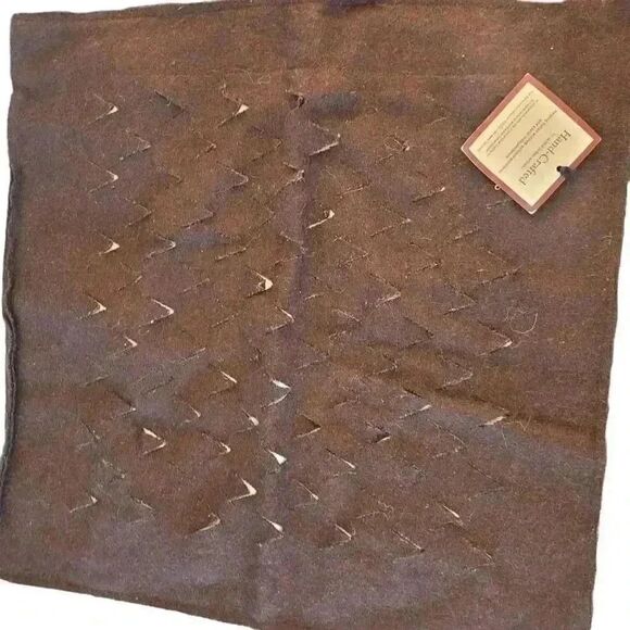 Leila's Linens New York Handcrafted Dark Brown Wool Felt Sharkstooth 18 Pillo - Picture 4 of 10